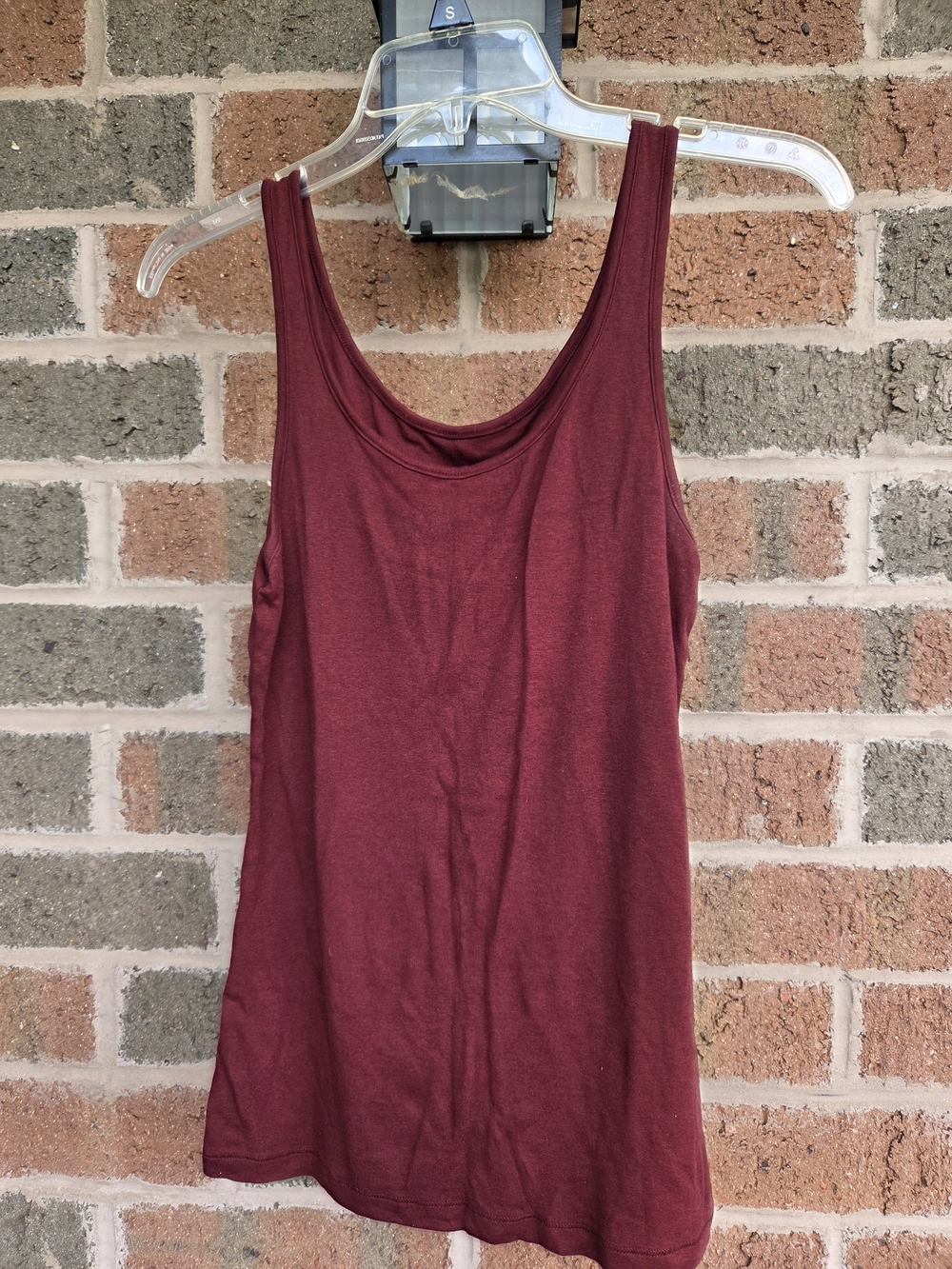 Women's Scoop Neck Tank Top - Burgundy